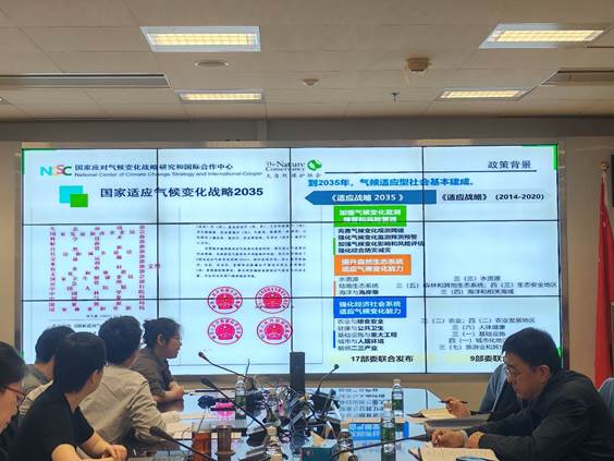 人们在看台上的人在商店里
AI 生成的内容可能不正确。